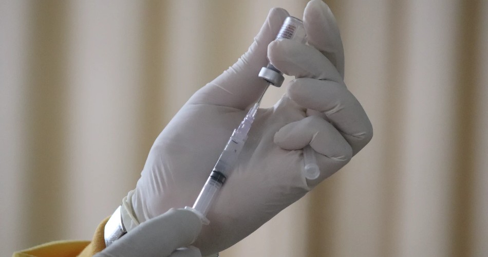 Casi el 40 por ciento de la población diana de Canarias está ya inmunizada contra la COVID-19